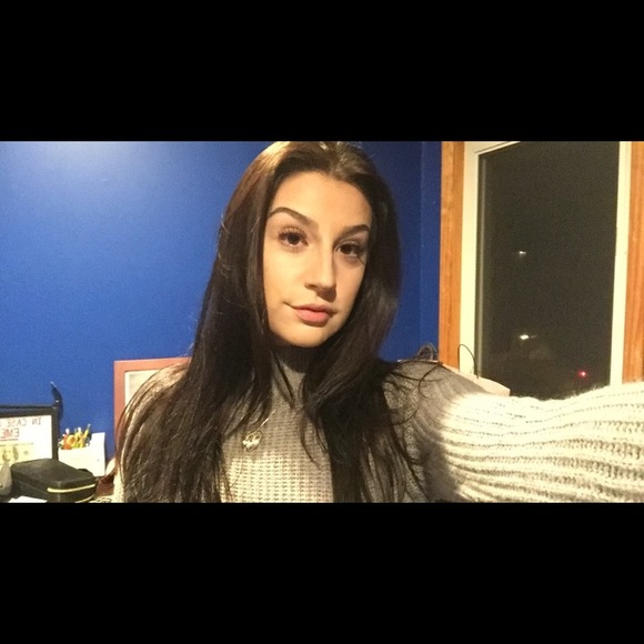 Meet your Posher, Renee - Picture 2 of 3